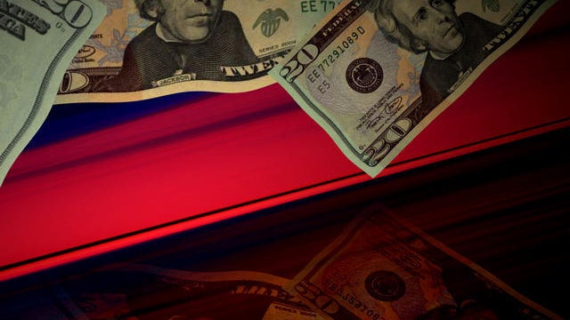 Would-Be Bank Robber Foiled After Teller Shuts Door, Tells Him "We're Closing" 