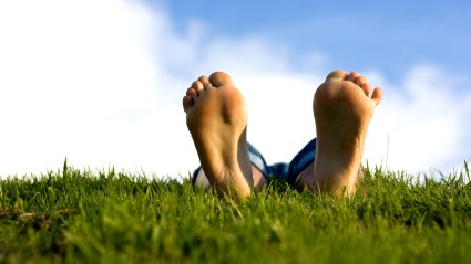 feet_on_grass.jpg 