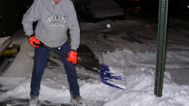 shoveling-snow-tuesday-am-photo-by-ed-fischer.jpg 
