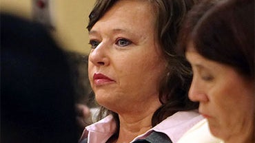 Defendant Shawna Forde listens during opening arguments in her murder trial in Pima County Superior Court in Tucson, Ariz., Jan. 25, 2011.  (AP Photo) 