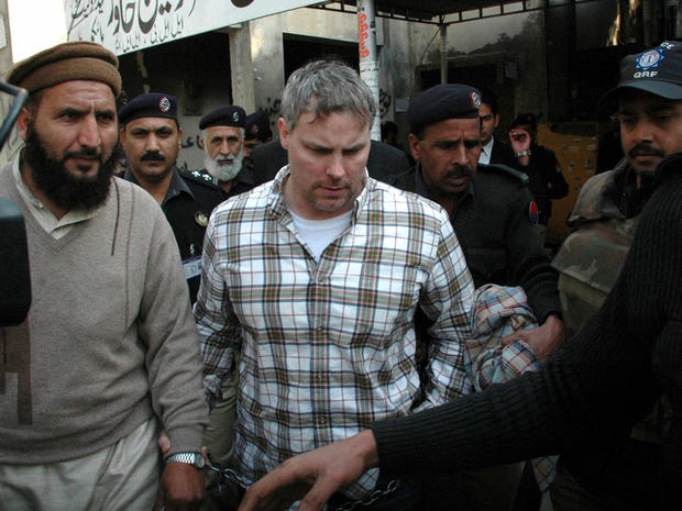 Pakistani security officials escort Raymond Allen Davis 