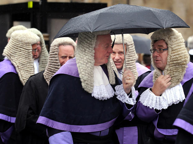 British judge tackles escaping prisoner 