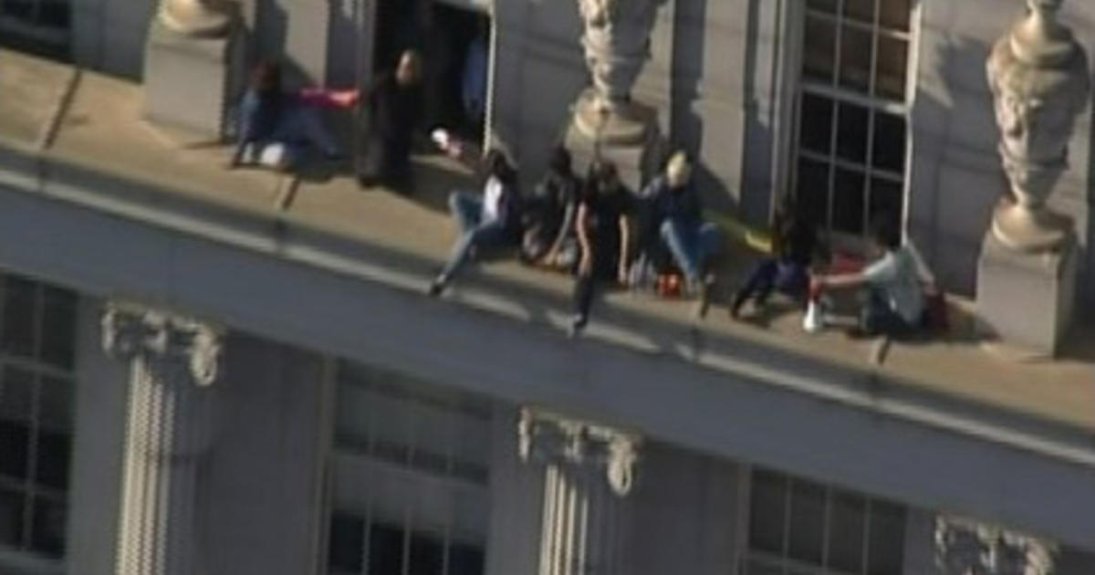 Uc Berkeley Protesters Come Down From Ledge Cbs San Francisco 