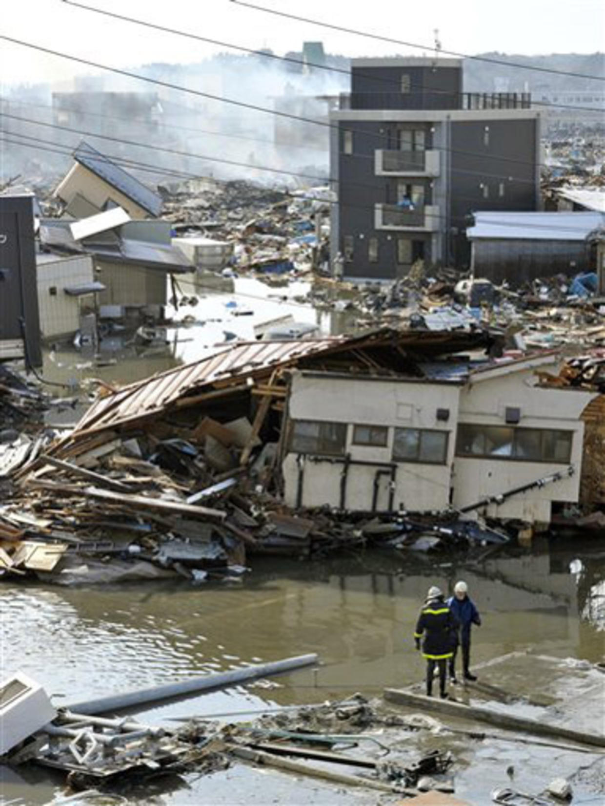 Перечислите последствия землетрясений. ЦУНАМИ В Японии. Землетрясение. Последствия землетрясений. Землетрясение картинки.