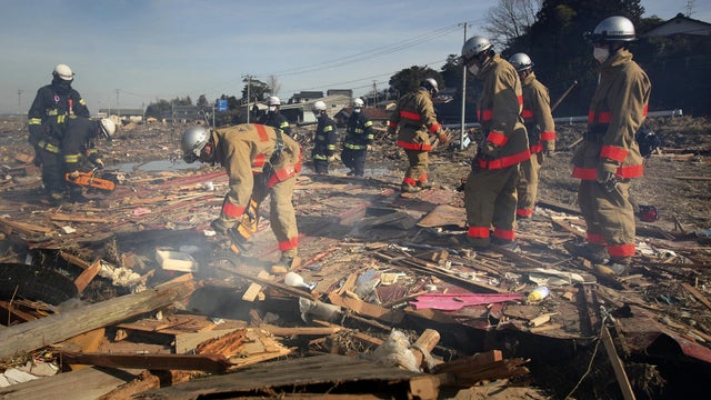 Japan_search_rescue_AP11031407216.jpg 