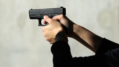 handgun_108061945.jpg 