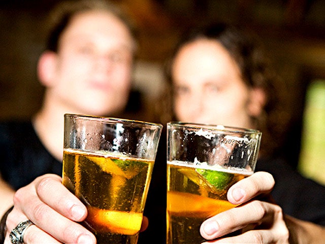beer_buddies_iStock_0000035.jpg 