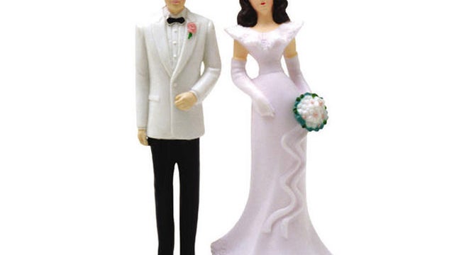 Woman sues ex-fiance after Las Vegas "hook up" ends wedding plans 