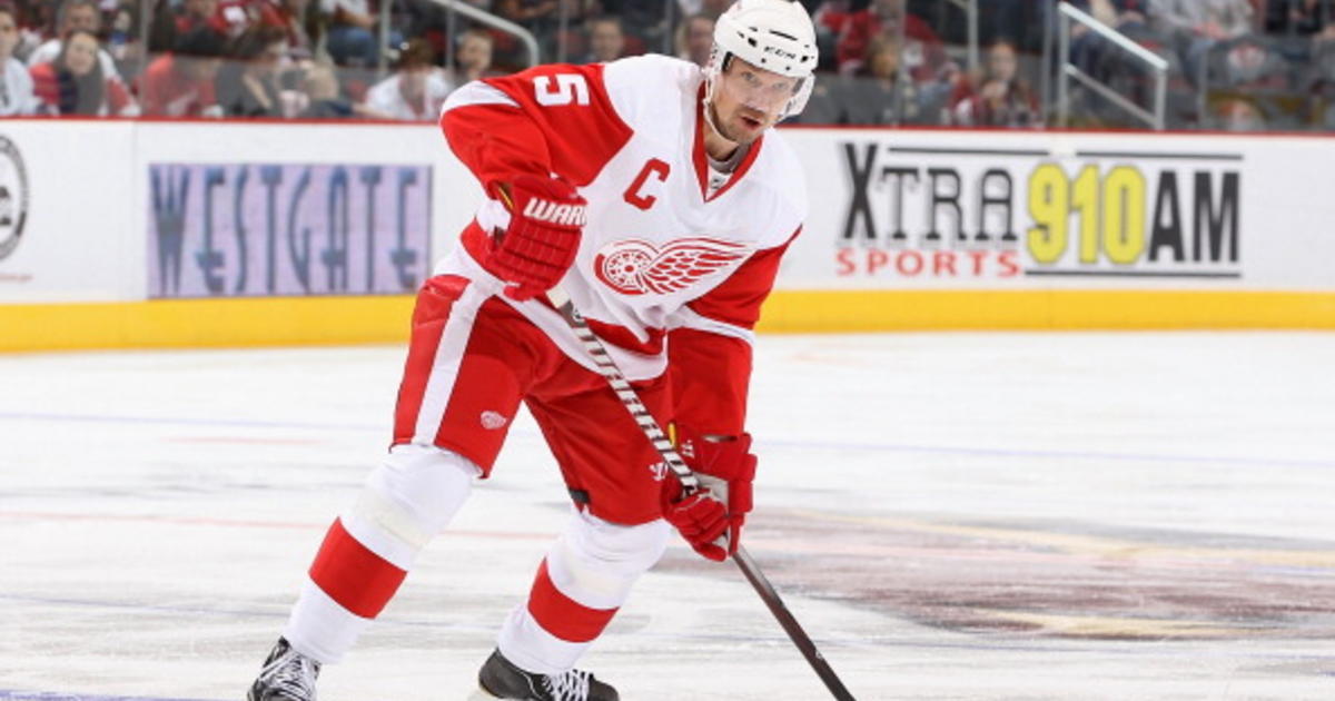 NHL notes: Red Wings' great Lidstrom inks 1-year deal