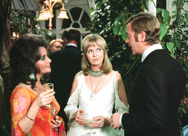 Elizabeth Taylor, Susannah York and Michael Caine 