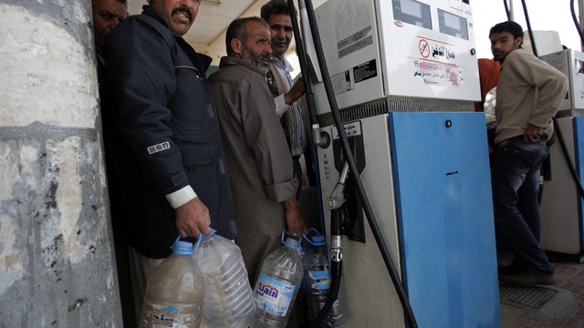Libyans line up for gas in Ajdabiya 