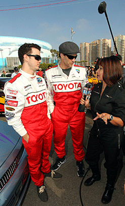 015-toy-jonas-and-moyer.gif 