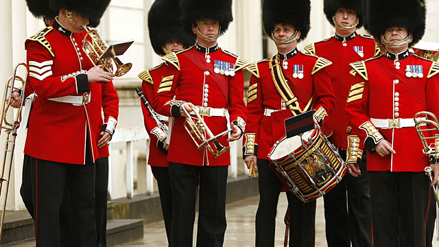 000--brit-wedding-band.gif 