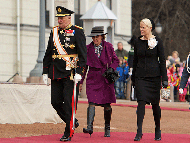 021-norway-royals.gif 