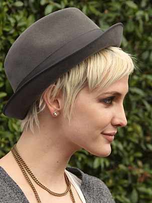 010-ASHLEE.gif 