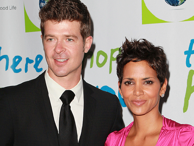 003-halle-and-robn.gif 