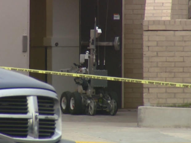 Police see Columbine similarities in pipe bomb found at Colo. mall 