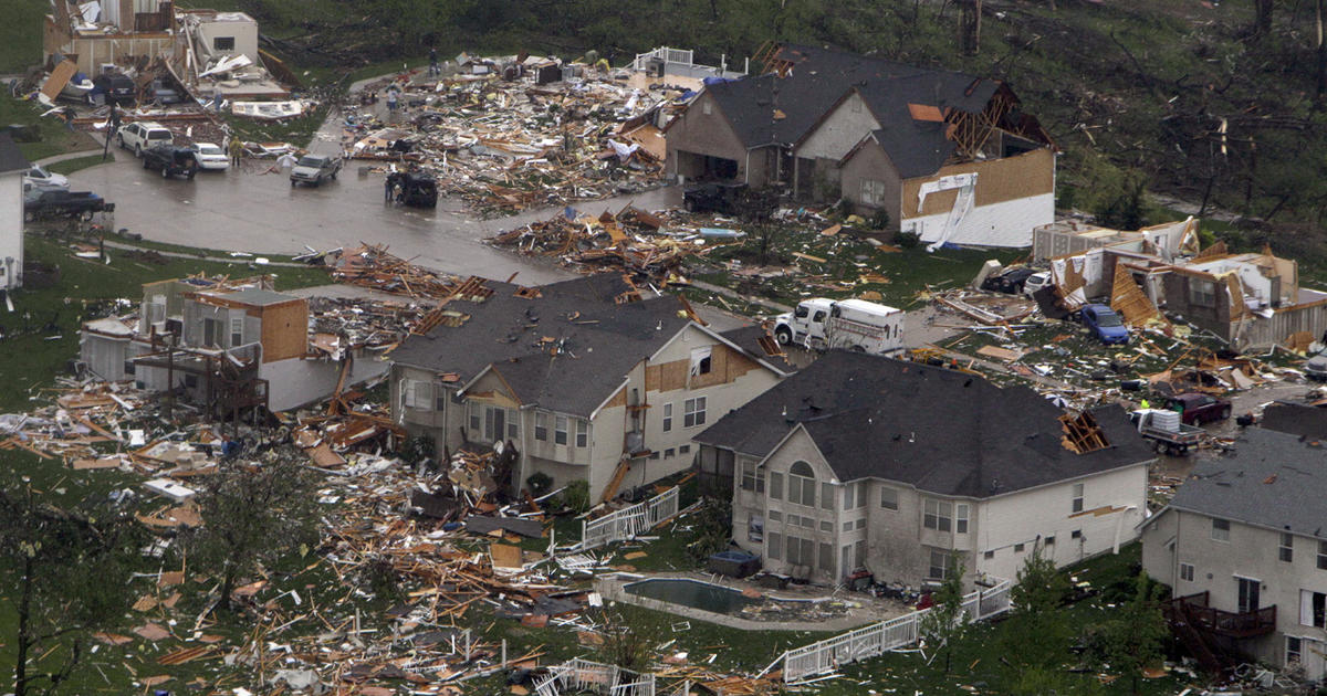 Tornado cleanup starts quickly in St. Louis CBS News