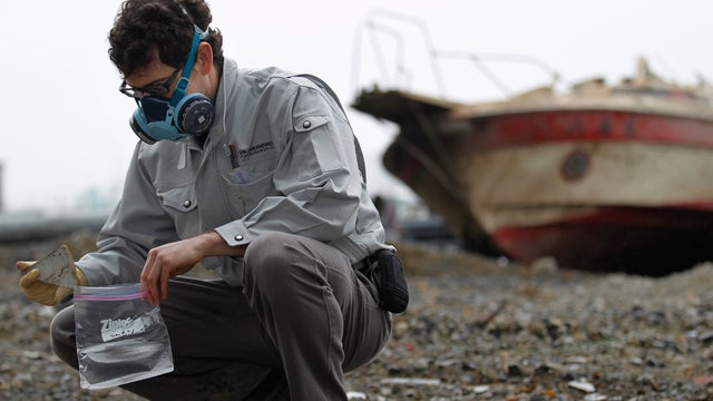 Japan Ground Self-Defense Force members search for missing people in their third major recovery operation since the March 11 earthquake in Shichigahamamachi, Miyagi Prefecture, northeastern Japan, April 25, 2011.  