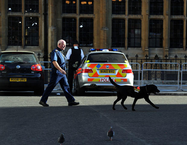 Police officers perform a security sweep in the grounds of Westminster Abbey in London on April 27, 2011. 