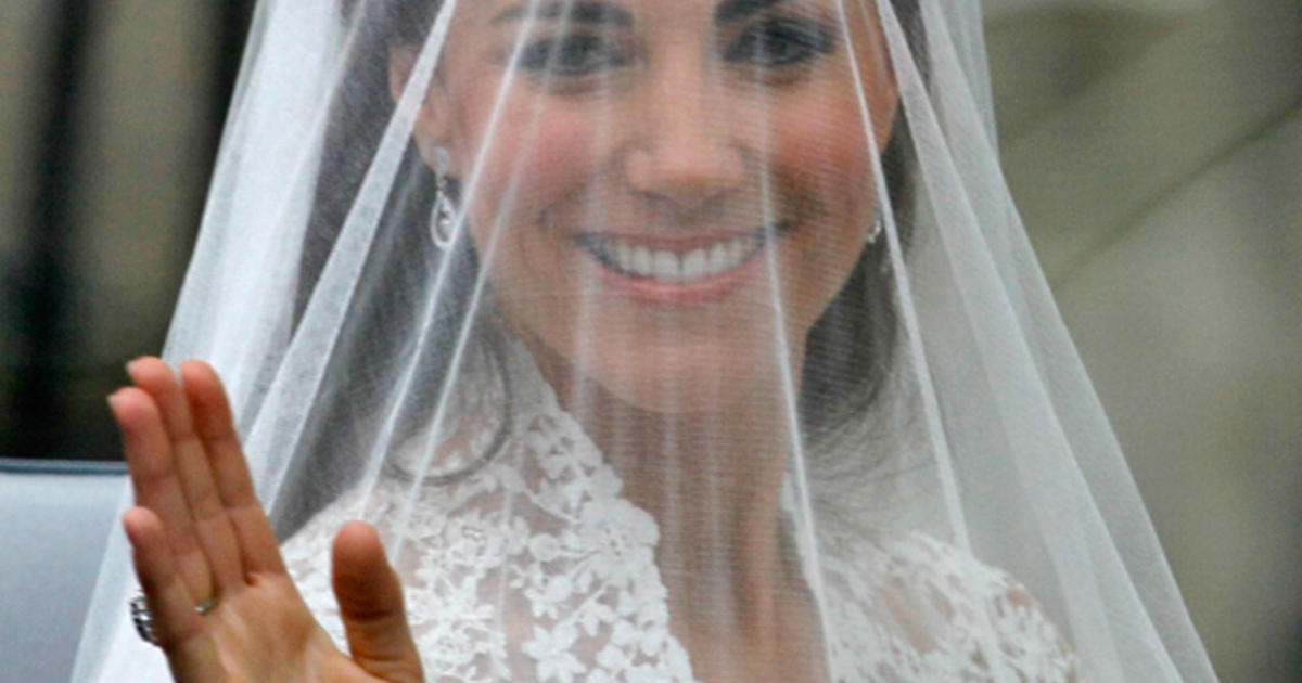 Artifact Ark at fortsætte Kate Middleton did her own wedding makeup - CBS News