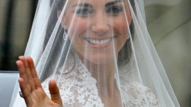 Kate Middleton arrives at Westminster Abbey 