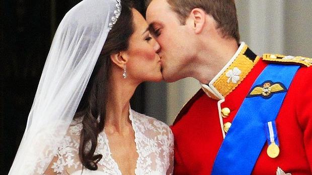 The royal wedding kiss 