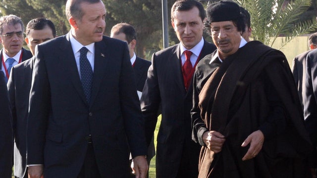 Erdogan_Qaddafi_93354653.jpg 