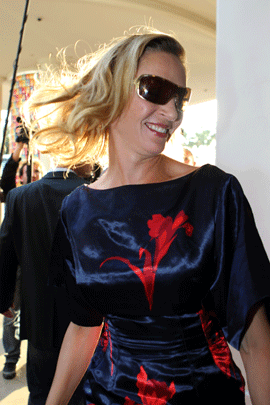 012-cannes-uma.gif 