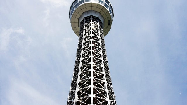 Yokohama_Marine_Tower_Wikimedia_user_Toshihiro_Oimatsu.jpg 