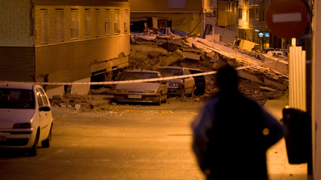 spain_quakes_114092735.jpg 