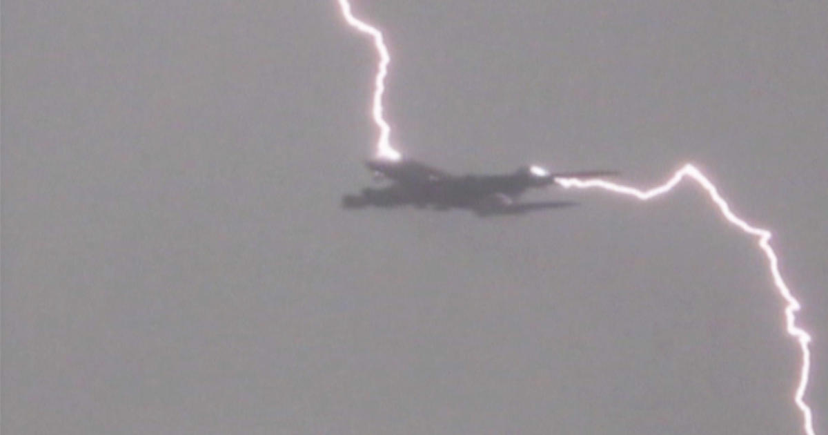 Lightning strikes one of the world's largest planes (VIDEO) - CBS News