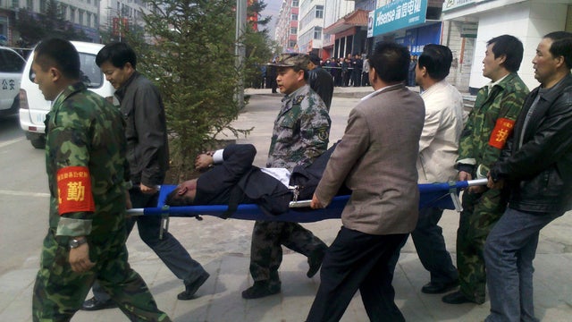 China bank attack victim carried to ambulance 
