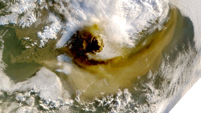 volcano_AP11052316793.jpg 