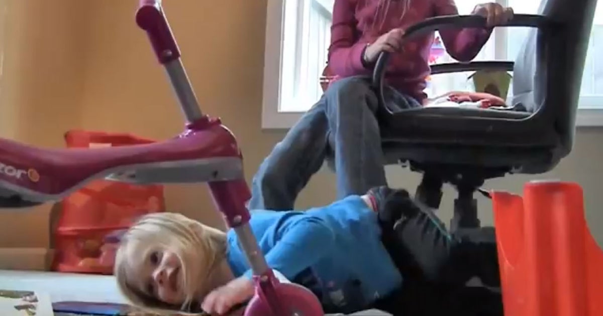 LOL: Dizzy toddlers amuse laughing dad - CBS News