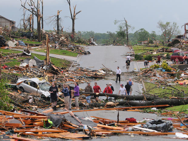 Joplin residents survey the damage 