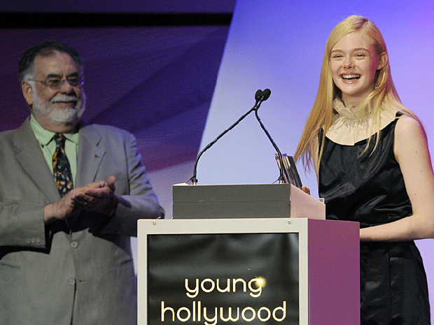 019-oung-elle-an-dffc.gif 