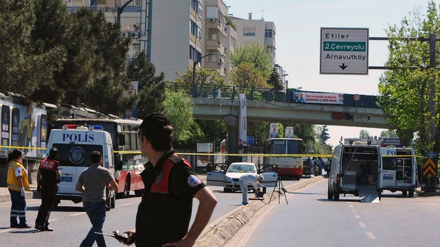 Medics at scene of Istanbul explosion 