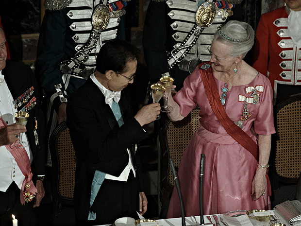 016-den-marg-sokor-toast.gif 
