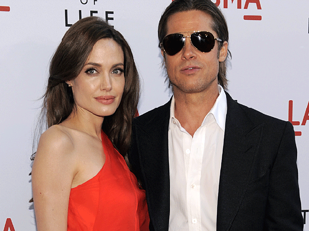 014-angelina--jolie-and-bra.gif 