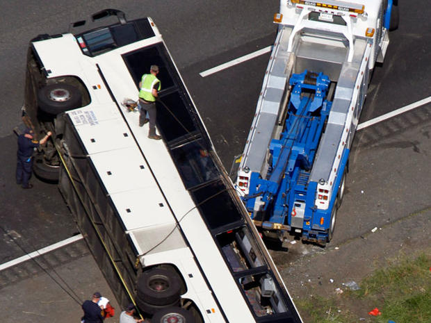 bus_crash_highway_009.jpg 