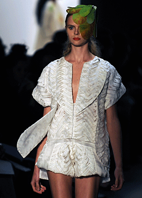 016-mel---white.gif 