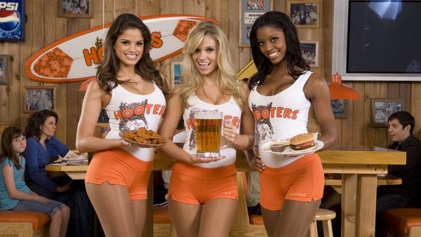 hooters.jpg 