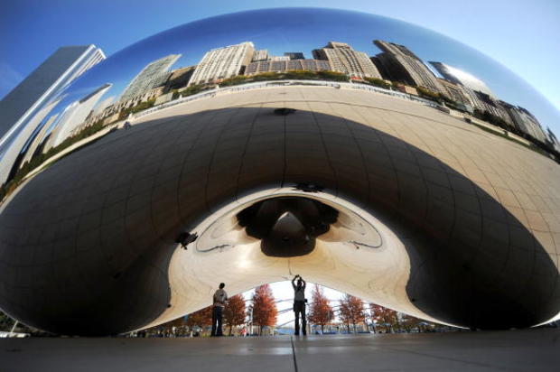 People admire "Cloud Gate", by British a 