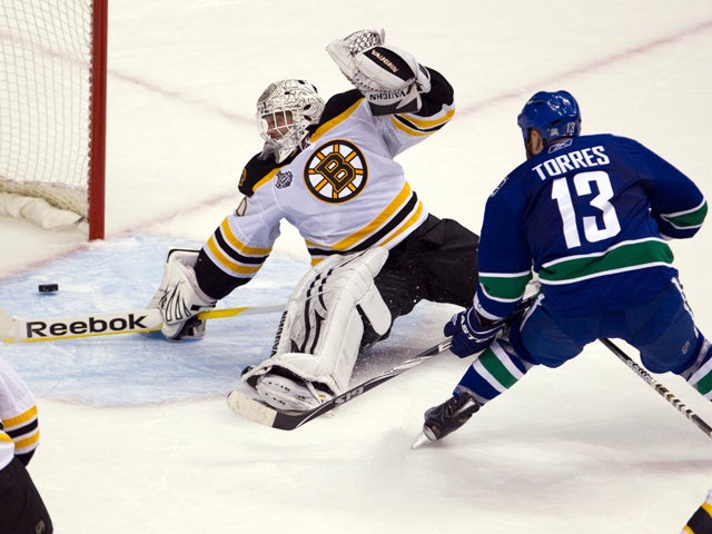 Raffi Torres scores the winning goal 