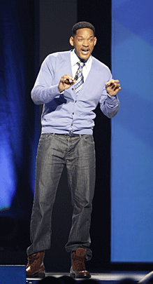 015-WILL-SMITH-AT-WALMART.gif 