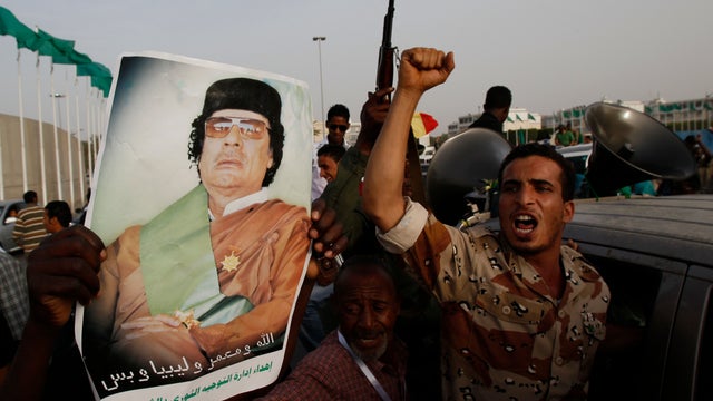 A supporter of Muammar Qaddafi in military wear 