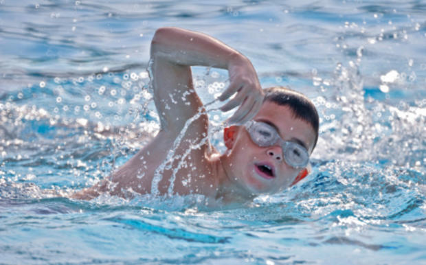 Boy swimming in pool 