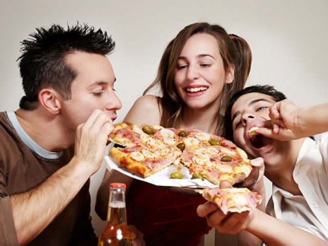 teenseatingpizza_11034862.jpg