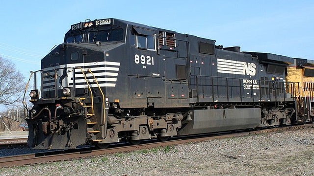 norfolk_southern_train.jpg 